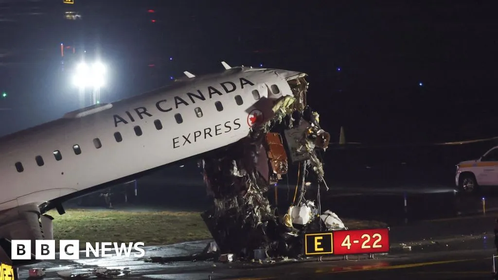 laguardia airport plane crashes — GB news