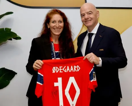 Lise Klaveness with the Fifa president Gianni Infantino at Norway’s World Cup quarter-final