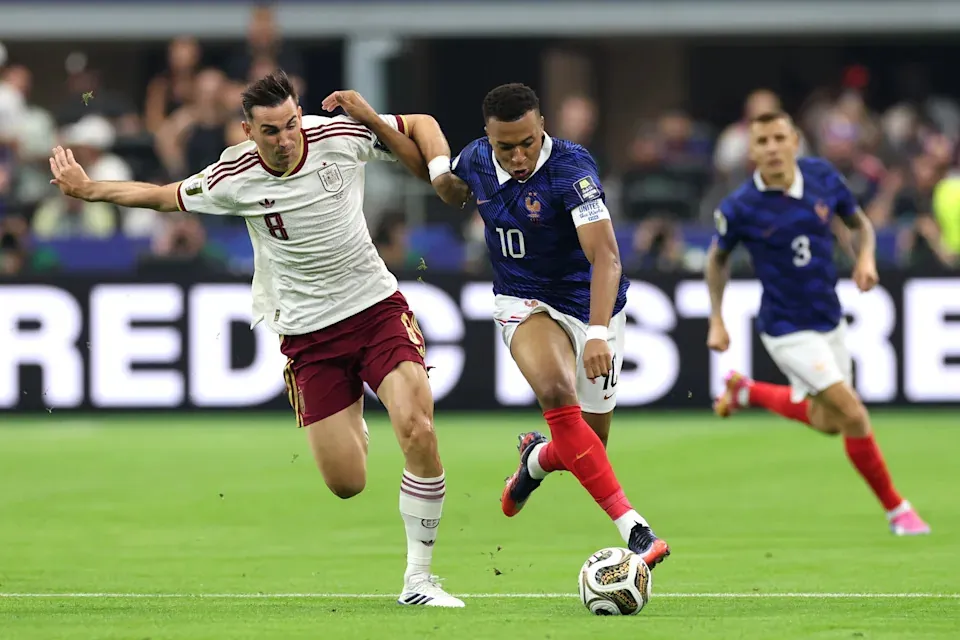 Kylian Mbappe of France controls the ball against Fabian Ruiz of Spain during the FIFA World Cup 2026 Semi Final match between France and Spain at Dallas Stadium on July 14, 2026 in Arlington, Texas.(Florencia Tan Jun, Getty Images)
