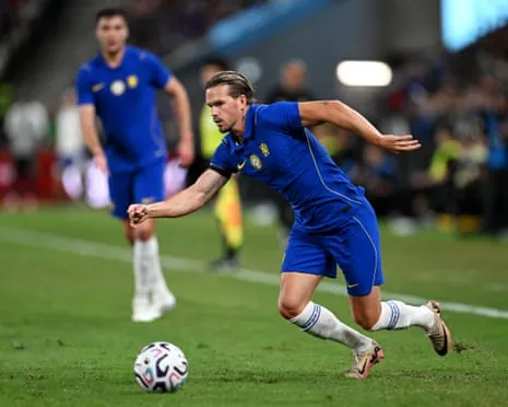 Mykhailo Mudryk runs with the ball during the friendly match between Chelsea and Juventus.